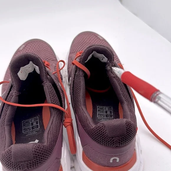 On Running Women’s Plum /dawn Running shoes lace up cloudswift mesh Sneakers 9.5